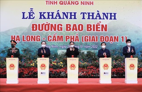 El primer ministro urge a Quang Ninh a acelerar la implementación de proyectos clave - ảnh 1