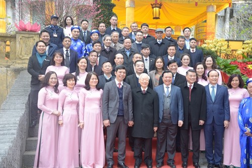 Máximo dirigente político de Vietnam rinde tributo a los antepasados en la Ciudadela Imperial de Thang Long - ảnh 1