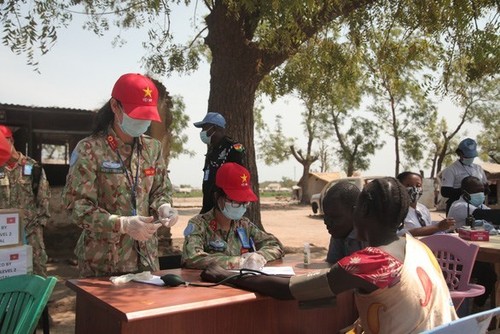 Fuerzas vietnamitas de mantenimiento de la paz sensibilizan a mujeres de Sudán del Sur sobre educación sanitaria - ảnh 1