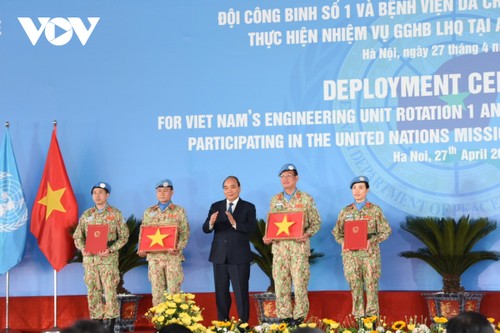 Incorporarse a los cascos azules evidencia un fruto de la diplomacia multilateral de Vietnam, dijo Xuan Phuc - ảnh 1