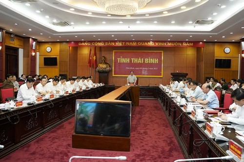 El primer ministro Pham Minh Chinh se reúne con los dirigentes principales de Thai Binh  - ảnh 1