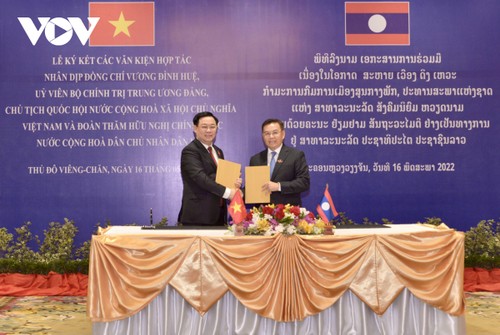 Vietnam y Laos abogan por promover el intercambio de delegaciones y contactos de alto nivel - ảnh 1