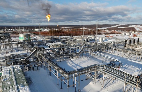 La UE sigue en desacuerdo con respecto a prohibir las compras de petróleo de Rusia - ảnh 1