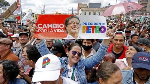 Gustavo Petro continúa liderando intención de voto en Colombia - ảnh 1