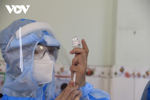Vietnam inyecta casi 224 millones de dosis de vacuna anticovid-19 - ảnh 1