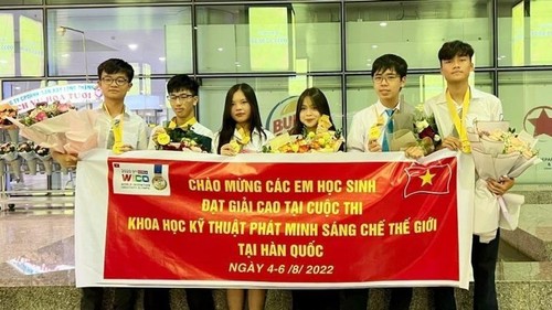 Alumnos vietnamitas ganan siete medallas de oro en la Olimpiada Mundial de Invenciones y Creatividad - ảnh 1