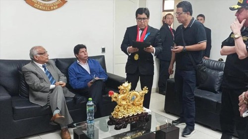 Ordenan 7 días de detención preliminar contra el presidente peruano Pedro Castillo  - ảnh 1