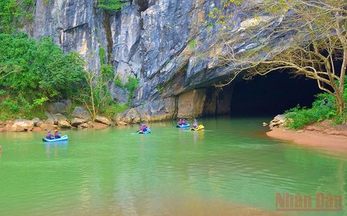 Quang Binh, destino ideal para amantes de las cuevas - ảnh 1