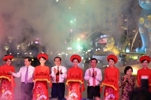 Calle de flores Nguyen Hue en Ciudad Ho Chi Minh da bienvenida al Año Nuevo Lunar 2023  - ảnh 1