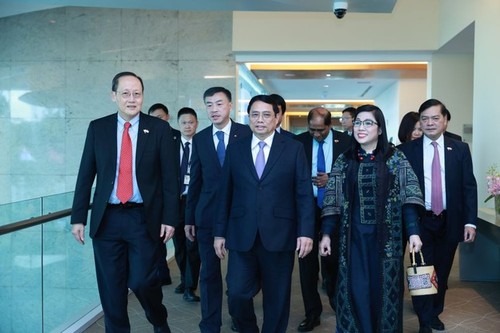 Premier vietnamita inicia visita oficial a Singapur - ảnh 1