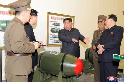 Corea del Norte presenta sus nuevas ojivas nucleares - ảnh 1
