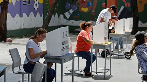 Ecuatorianos acuden a las urnas electorales - ảnh 1