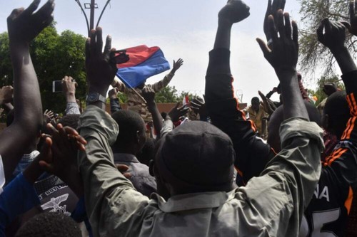 Níger levanta el toque de queda y anula acuerdos de seguridad y defensa con Francia - ảnh 1