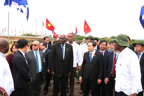 Continúan actividades del presidente de la Asamblea Nacional del Poder Popular de Cuba en Quang Tri - ảnh 1