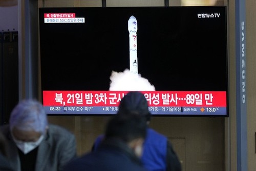  Corea del Norte lanza nuevos misiles balísticos - ảnh 1