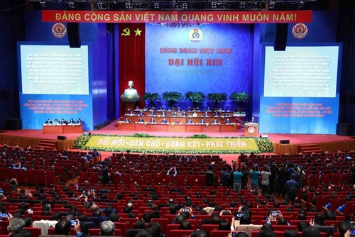 Efectúan primera sesión del XIII Congreso Nacional de la Confederación General del Trabajo de Vietnam - ảnh 1