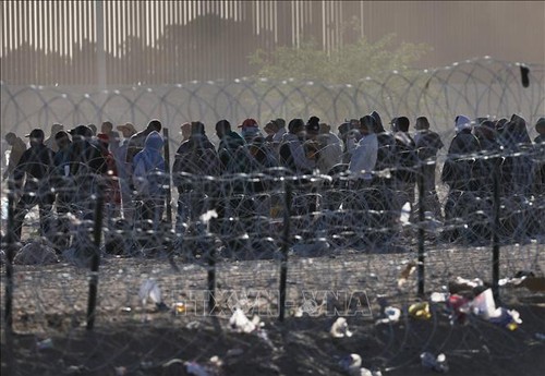 Estados Unidos busca resolver el problema de los migrantes en la frontera con México - ảnh 1