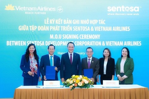 Vietnam Airlines y Singapur firman acuerdo de cooperación turística - ảnh 1