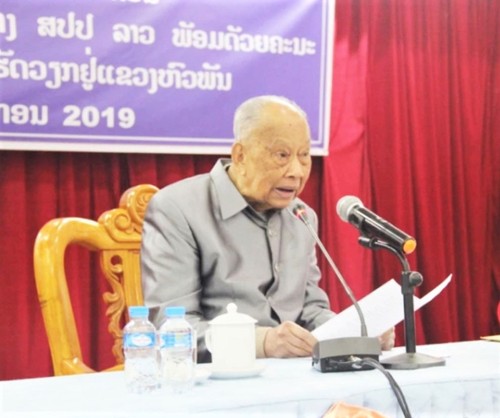 Dirigentes vietnamitas felicitan a Laos por centenario de presidente Khamtay Siphandone - ảnh 1