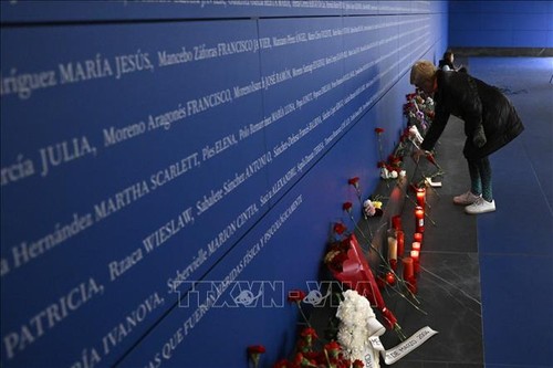  UE y España rinden homenaje a víctimas de horrendo atentado terrorista de hace 20 años - ảnh 1