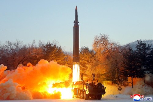Corea del Norte continúa lanzando misiles balísticos - ảnh 1