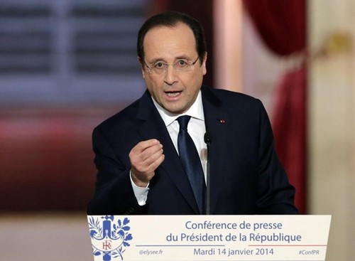 ประธานาธิบดีฝรั่งเศสแถลงข่าวต่อสื่อมวลชนเกี่ยวกับการพัฒนาเศรษฐกิจ - ảnh 1