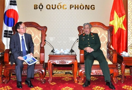 รัฐมนตรีช่วยว่าการกระทรวงกลาโหมเวียดนามให้การต้อนรับผู้อำนวยการ KOICA ในเวียดนาม - ảnh 1