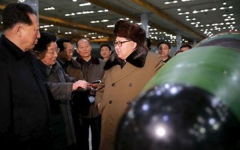 ผู้นำสาธารณรัฐประชาธิปไตยประชาชนเกาหลีออกคำสั่งเดินหน้าทดลองยิงขีปนาวุธต่อไป - ảnh 1