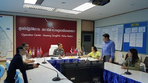 กองทัพเรือไทยแถลงข่าวต่อสื่อมวลชนเกี่ยวกับการจับกุมชาวประมงเวียดนาม 47 คน - ảnh 1