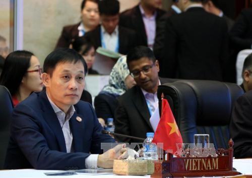 การประชุมผู้นำอาเซียน: เปลี่ยนวิสัยทัศน์ให้เป็นความจริงเพื่อประชาคมอาเซียนที่คล่องตัว - ảnh 2