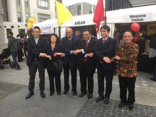 เวียดนามเข้าร่วมงานแสดงสินค้าราตรีอาเซียน 2017 ณ นิวซีแลนด์ - ảnh 1
