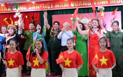 เลขาธิการใหญ่พรรค ประธานประเทศ เหงียนฟู้จ่อง เข้าร่วมวันงานมหาสามัคคีชนในชาติ ณ กรุงฮานอย - ảnh 1
