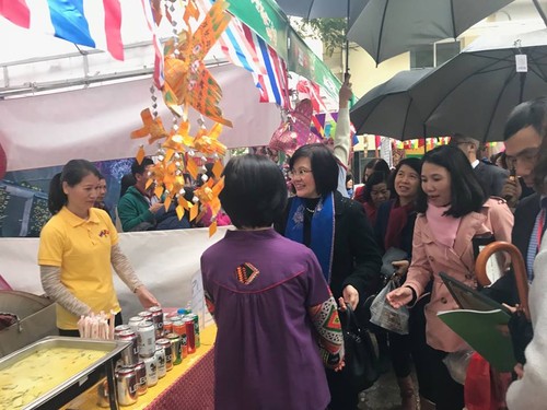 สถานทูตไทยในกรุงกรุงฮานอยเข้าร่วมงานเทศกาลอาหารนานาชาติ ณ กรุงฮานอย ครั้งที่ 6 - ảnh 4