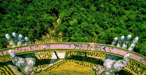 Cau Vang หรือสะพานทองที่ Ba Na Hills นครดานัง ติดรายชื่อสะพานที่สวยที่สุดในโลก - ảnh 10