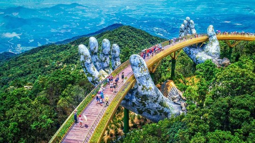 Cau Vang หรือสะพานทองที่ Ba Na Hills นครดานัง ติดรายชื่อสะพานที่สวยที่สุดในโลก - ảnh 6