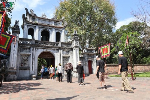 เขตโบราณสถานในกรุงฮานอยในวันที่เปิดให้เข้าชมอีกครั้งหลังการระบาดของโควิด-19 - ảnh 5