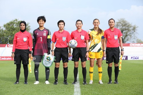 ผู้ตัดสินฟุตบอลหญิงเวียดนาม 2 คนมีโอกาสได้ทำหน้าที่ในการการแข่งขันฟุตบอลหญิงชิงแชมป์โลกปี 2023 รอบชิงชนะเลิศ - ảnh 1