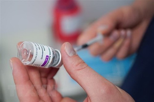 สื่อออสเตรียรายงานว่า บริษัท AstraZeneca จะผลิตวัคซีนป้องกันโรคโควิด-19 สำหรับเชื้อกลายพันธุ์ในปีนี้ - ảnh 1