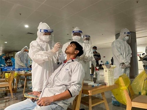 สถานการณ์การแพร่ระบาดของโรคโควิด-19 ในเวียดนามและทั่วโลกในวันที่ 5 พฤษภาคม - ảnh 1