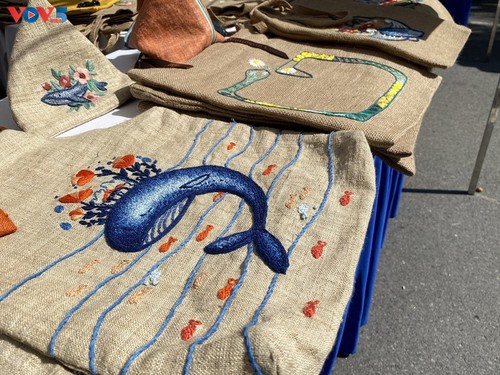 เอกลักษณ์เฉพาะของกระเป๋า handmade ที่ทำจากผ้าปอกระเจา - ảnh 8