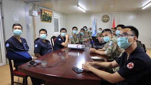 โรงพยาบาลสนามเวียดนามและอินเดียจัดการฝึกอบรมวิชาชีพออนไลน์ - ảnh 1
