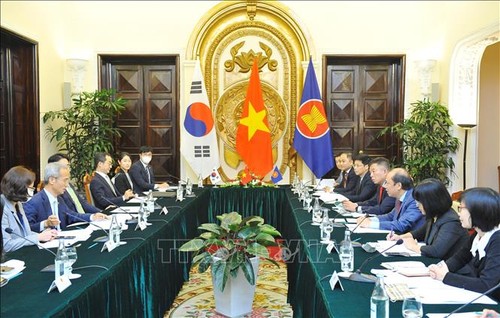 เวียดนามและสาธารณรัฐเกาหลีหารือเกี่ยวกับการประสานความสัมพันธ์อาเซียน-สาธารณรัฐเกาหลีในช่วงปี 2021-2024 - ảnh 1