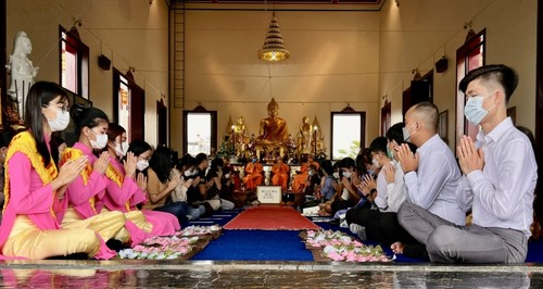 เทศกาลวูลานของชุมชนชาวเวียดนามในประเทศไทย - ảnh 1