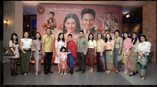 ภาพยนตร์เรื่อง บุพเพสันนิวาส 2 กวาดรายได้ในเวียดนาม 6 หมื่น 5 พันล้านด่งหลังการฉาย 3 สัปดาห์ - ảnh 7