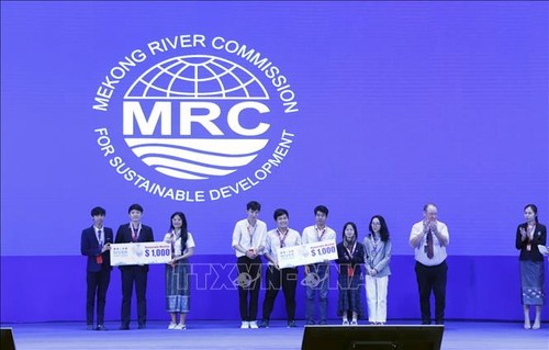 นักศึกษาเวียดนามคว้ารางวัลรองชนะเลิศ 2 รางวัลในการแข่งขันประดิษฐ์คิดค้นเทคโนโลยีที่ทันสมัยในการเฝ้าติดตามแม่น้ำโขง - ảnh 1