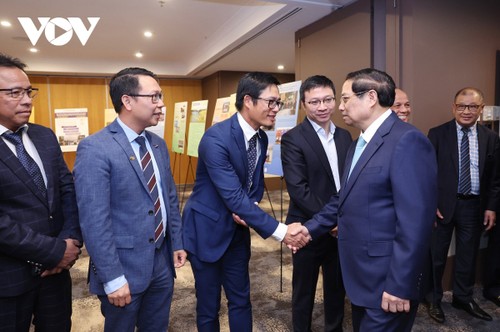 นายกรัฐมนตรี ฝ่ามมิงชิ้ง ประชุมกับผู้บริหารและสมาชิกของสมาคมนักธุรกิจเวียดนามในออสเตรเลีย - ảnh 1