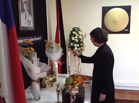 Vietnam’s embassies mourn General Vo Nguyen Giap - ảnh 2