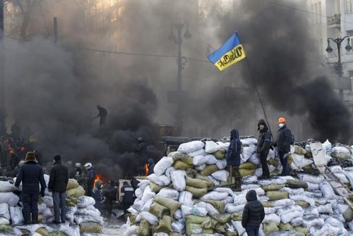 Ukrainian President agrees to non-political coalition government - ảnh 1