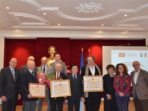 Vietnam honors 3 French physicians - ảnh 1