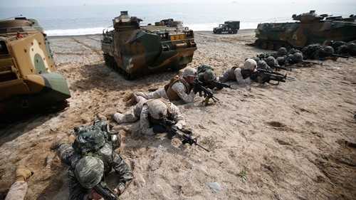 Koreas exchange fires at disputed sea - ảnh 1